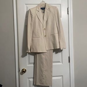 Ladies pant Suit. Brunch. Church. Dinner. Office. Etc.
